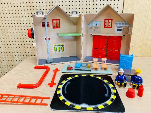 B-96 (유아) 파이어 스테이션 인형집